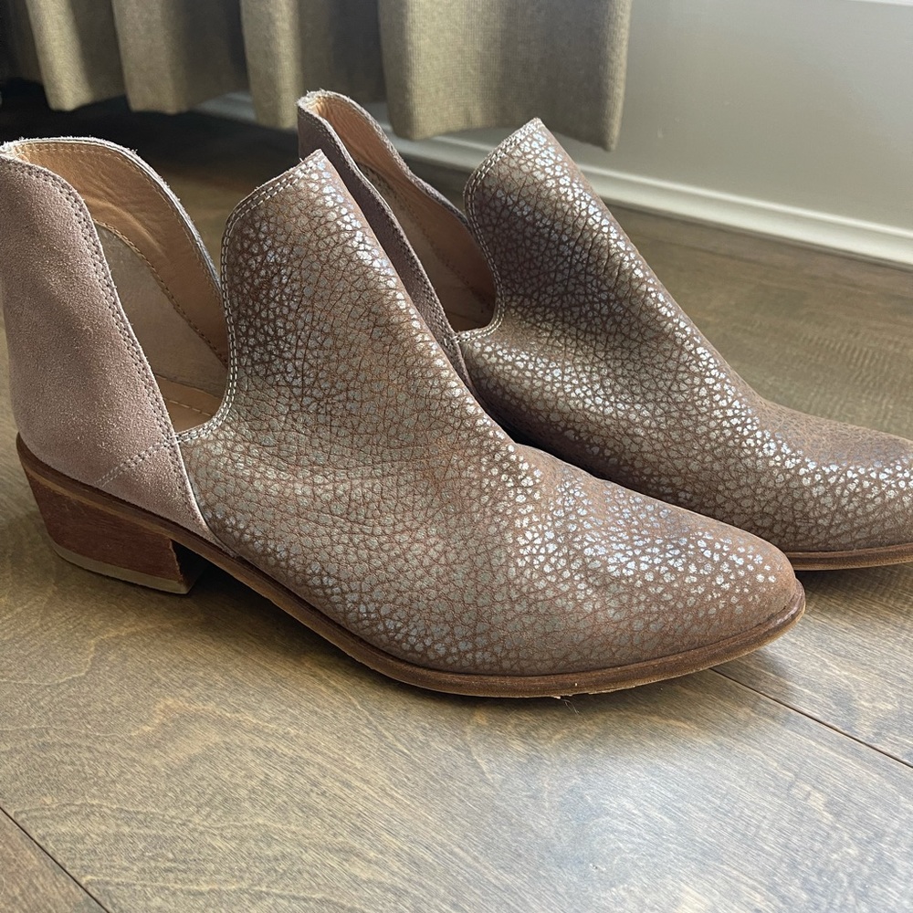 KAANAS BOOTIE. Size 40. Light brown.
